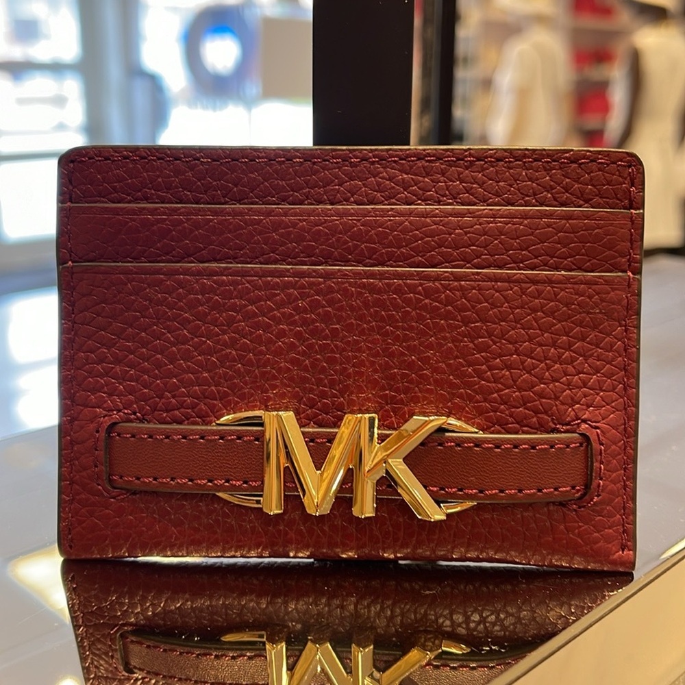 MICHAEL KORS
Reed Large Pebbled Leather Card Holder Case
Dark Cherry 
NWT